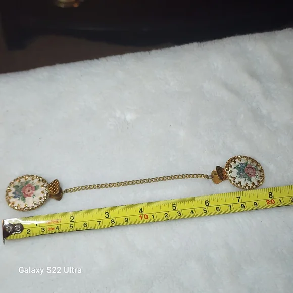 Vtg Sweater Cardigan Petit Needle Point Embroidered Roses In Gold Oval Clips - Picture 3 of 3